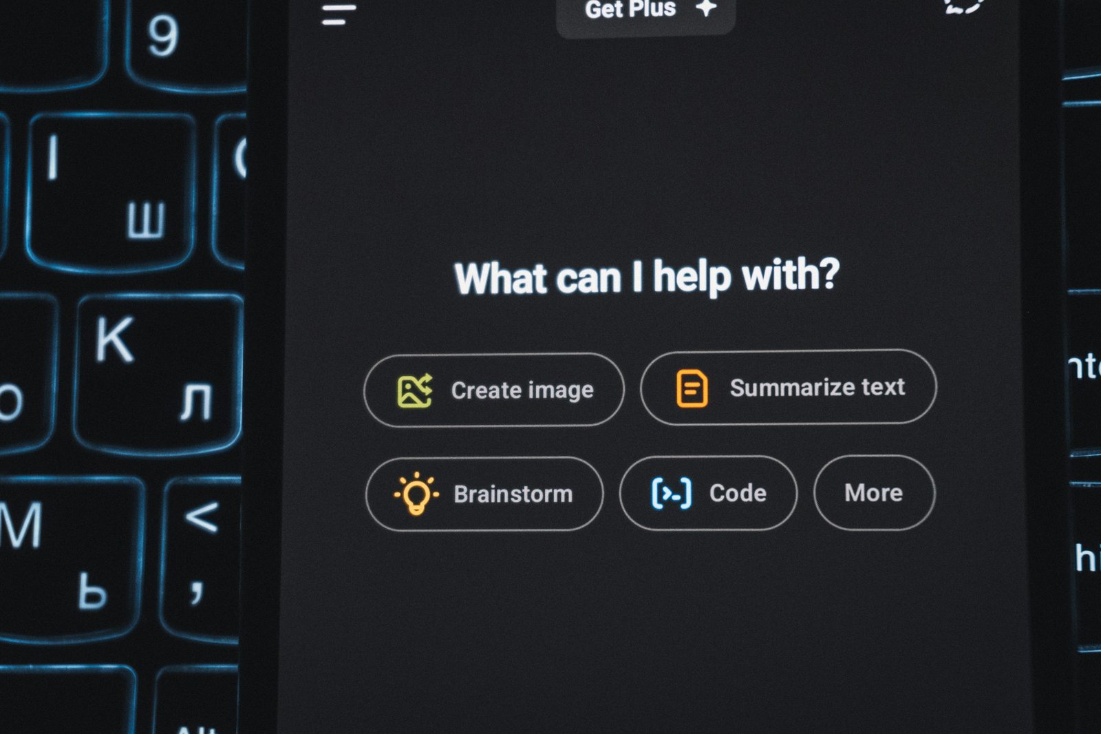 Interface d'un assistant IA sur un clavier lumineux