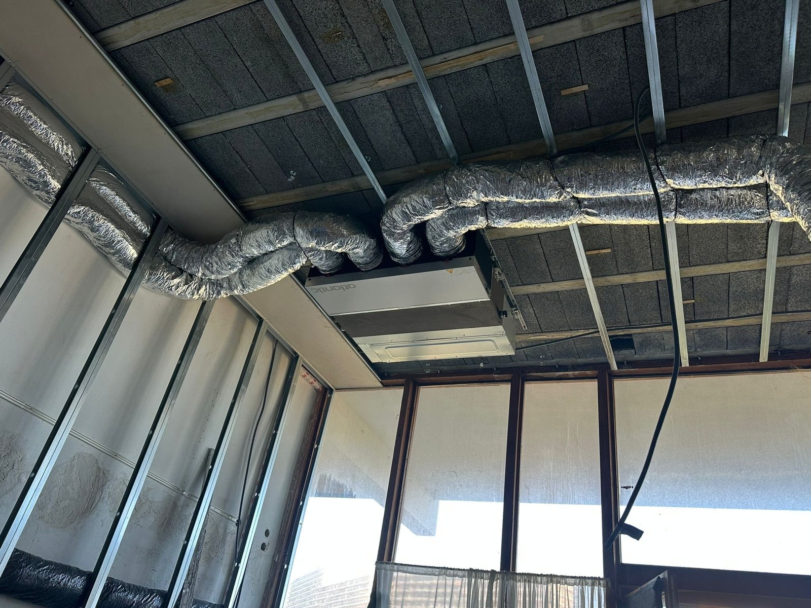Installation d'un gainable, vue de près